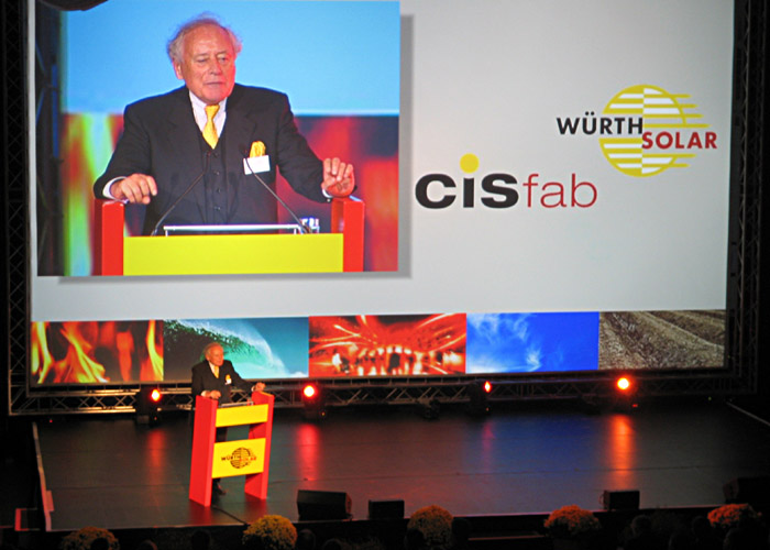 Herr Prof. Dr, Reinhold Würth bei der Inbetriebnahme des CIS - Werks