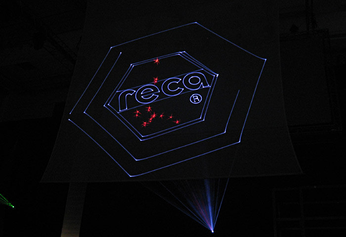 Das Reca - Logo während der Lasershow