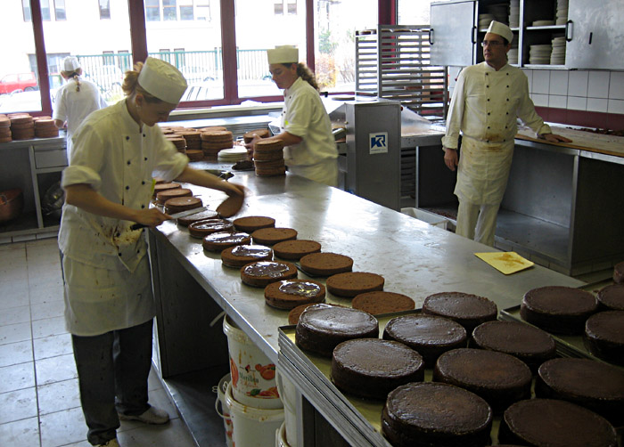 Die Herstellung der Sachtertorte