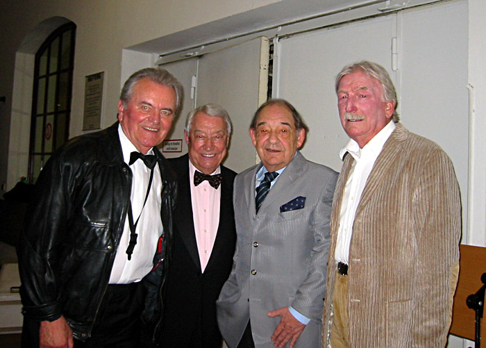 Hugo Strasser, Max Greger, Paul Kuhn und James Last Backstage in der Musikhalle Hamburg