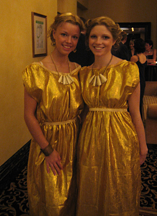 Die Kellnerinnen beim Presseball im Ritz - Carlton