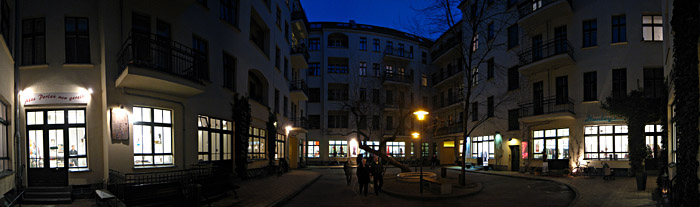Hof 4 der Hackeschen Höfe in Berlin