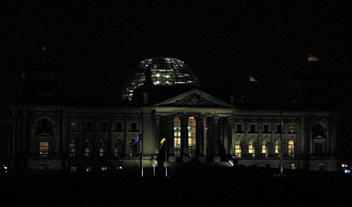 Der Reichstag, heute Bundestag, bei Nacht