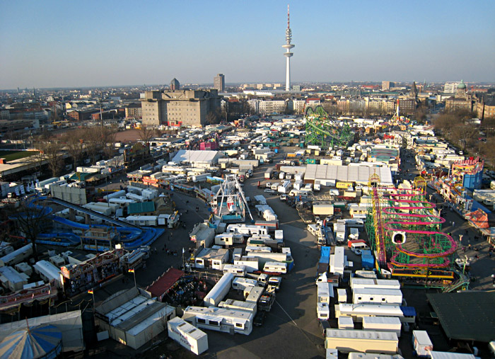 Blick über den Dom in Hamburg