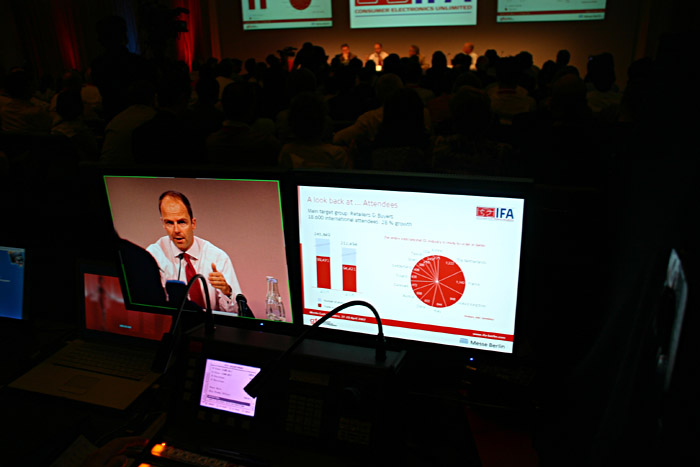 Technikerblick während der IFA - Pressekonferenz in Monte Carlo