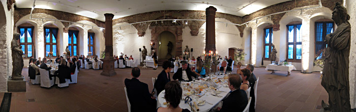 Beim Dinner im Kaisersaal des Heidelberger Schlosses; Bild größerklickbar