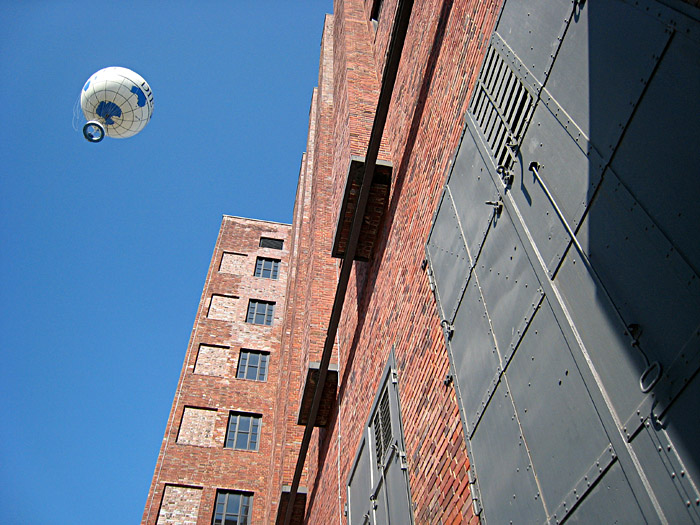 Fesselballon neben dem eWerk, Berlin; Bild größerklickbar