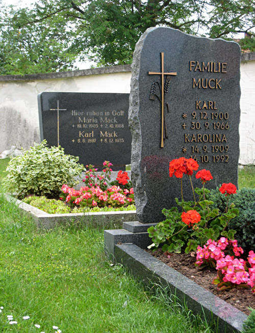 Gräber auf dem alten Friedhof in Ehingen