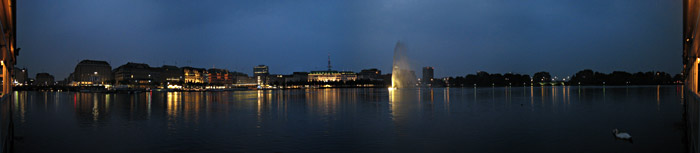 Die Binnenalster in Hamburg; Bild größerklickbar