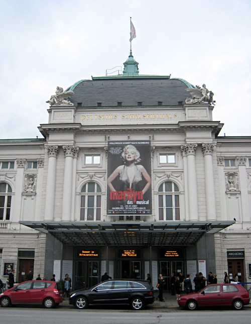 Das Deutsche Schauspielhaus in Hamburg von außen