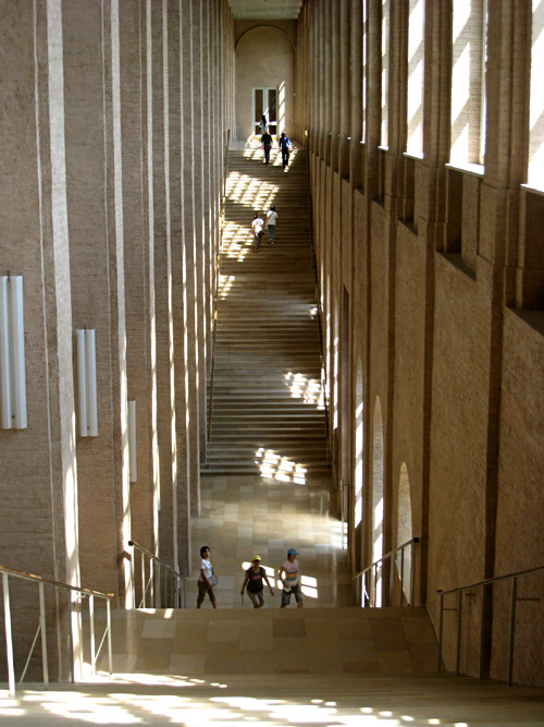 Die Treppe in der Alten Pinakothek in München