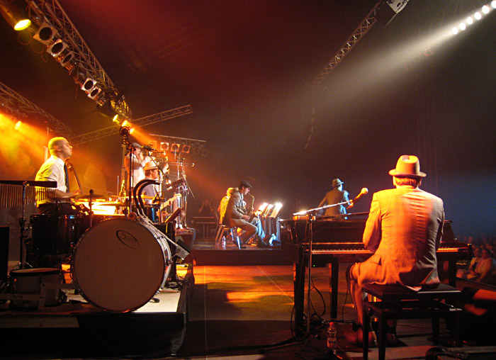 Roger Cicero und Band beim Winterbacher Zeltspektakel