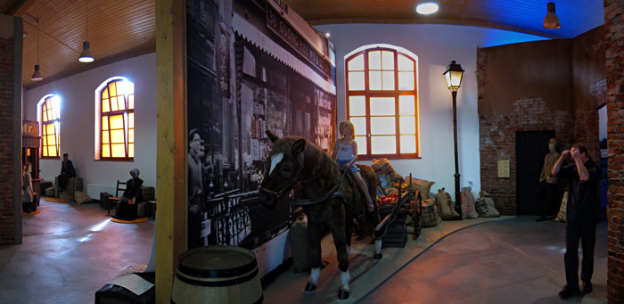 Blick ins BallinStadt - Museum für Auswanderung in Hamburg; Bild größerklickbar