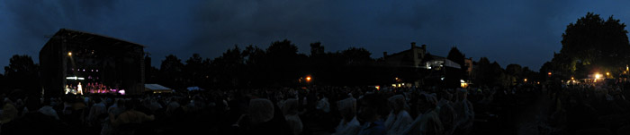 Roger Cicero bei Regen in Bielefeld im Ravensberger Park; Bild größerklickbar