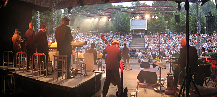 Roger Cicero in der Freilichtbühne Bochum Wattenscheid; Bild größerklickbar