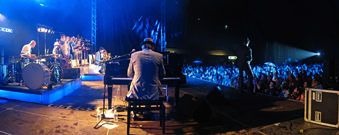 Roger Cicero im Amphitheater Trier; Bild größerklickbar