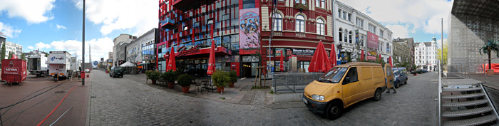 Außenaufbau zur Nacht der Legenden vor dem Tivoli in Hamburg; Bild größerklickbar