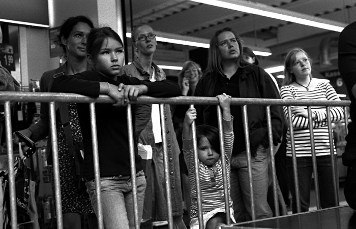 Publikum beim Annett Louisan - Promogig im MediaMarkt Nedderfeld; Copyright: Annette Prüfer