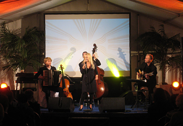 Annett Louisan bei einer Gala in Nürnberg