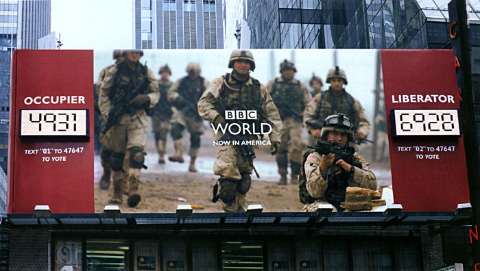 Plakat 'Occupier/Liberator'; Copyright: BBC World, BBDO New York