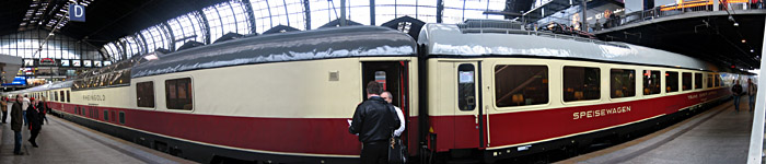 Der Zug Rheingold im Hamburger Hauptbahnhof; Bild größerklickbar