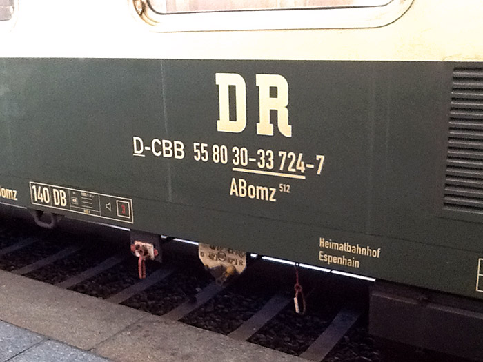 Im Linienverkehr fahrender Waggon der Deutschen Reichsbahn