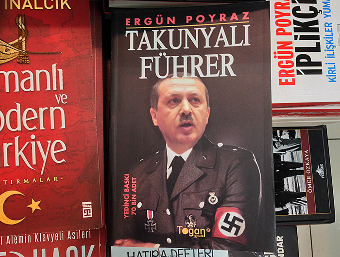 Buch im Flughafen Istanbul