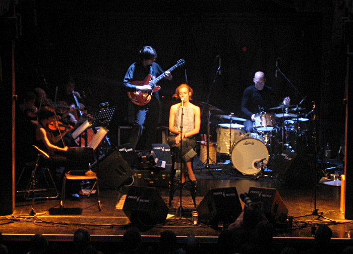 Anna Depenbusch in der Fabrik in Hamburg