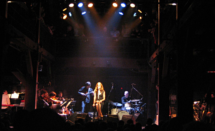 Anna Depenbusch in der Fabrik in Hamburg