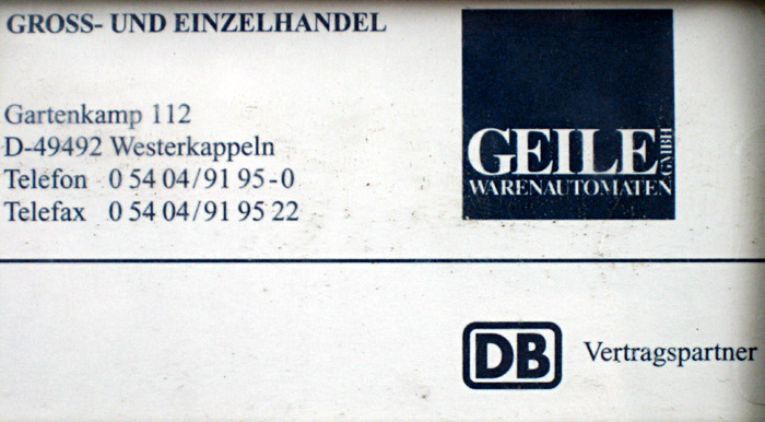 Visitenkarte an einem Getränkeautomaten am Bahnhof in Münster
