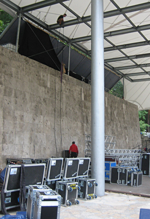 Alex als Rigger im Dach der Waldbühne