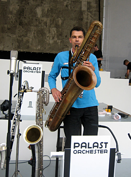 Rainer Fox mit seinem Baß - Saxophon